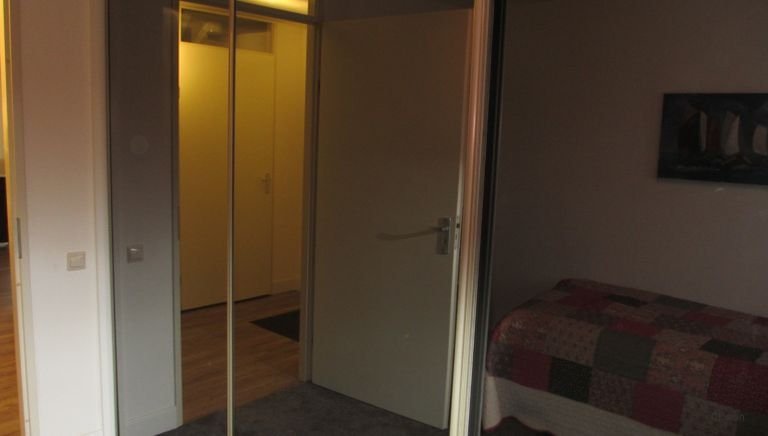 Spacious living (117 m²) with private parking space - Image 5