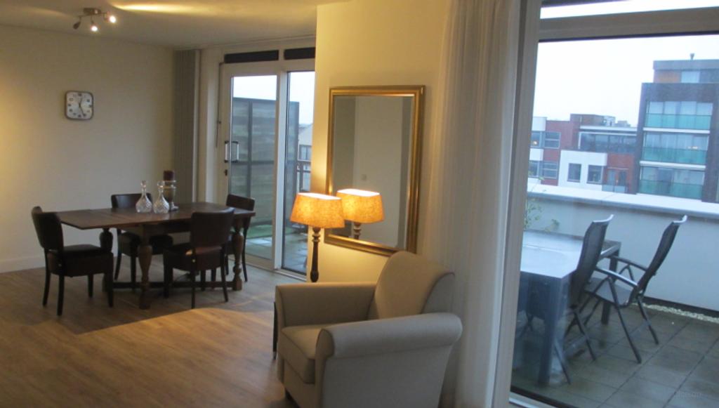 Spacious living (117 m²) with private parking space - Image 2