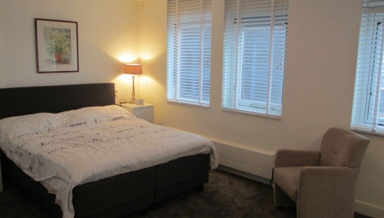 Spacious living (117 m²) with private parking space - Image 3