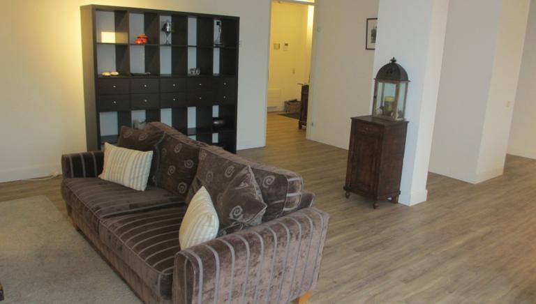 Spacious living (117 m²) with private parking space - Image 5