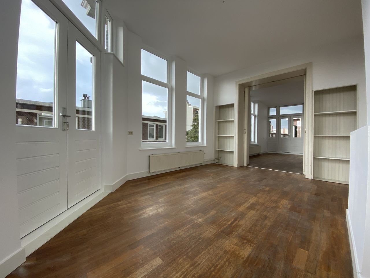 Licht 4-kamer hoekappartement met 3 balkons - Afbeelding 1