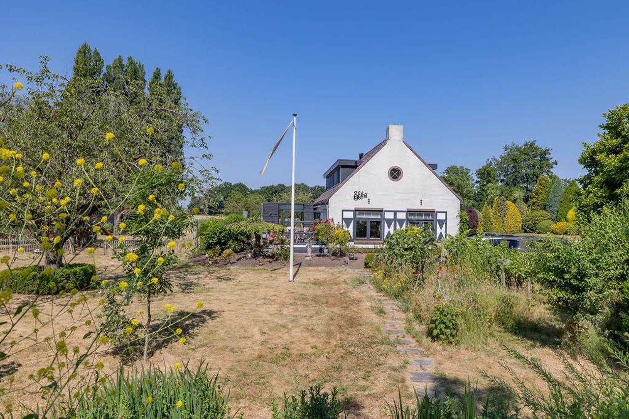 Spacious villa with large garden in Muiderberg - Image 72