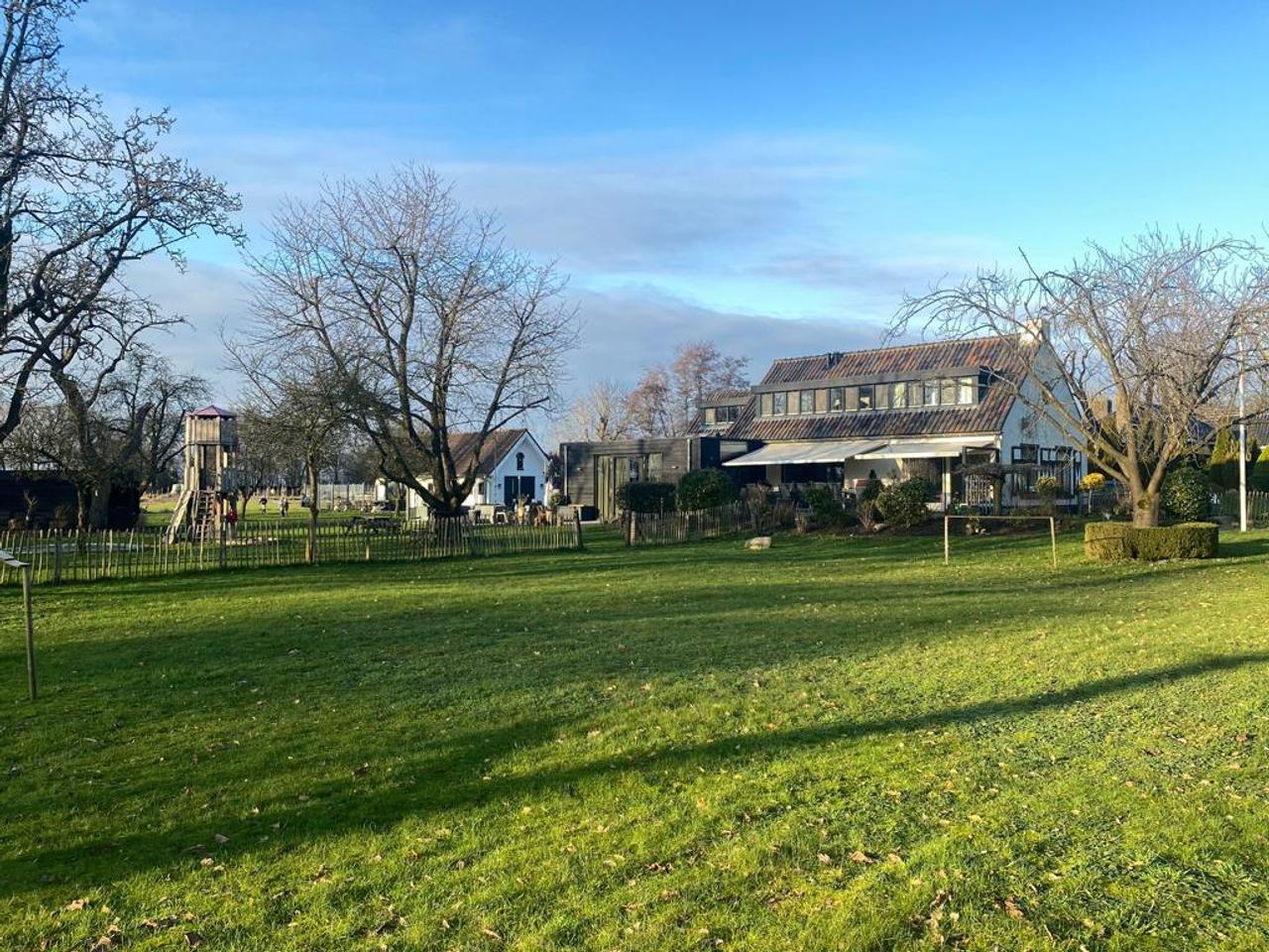 Spacious villa with large garden in Muiderberg - Image 2