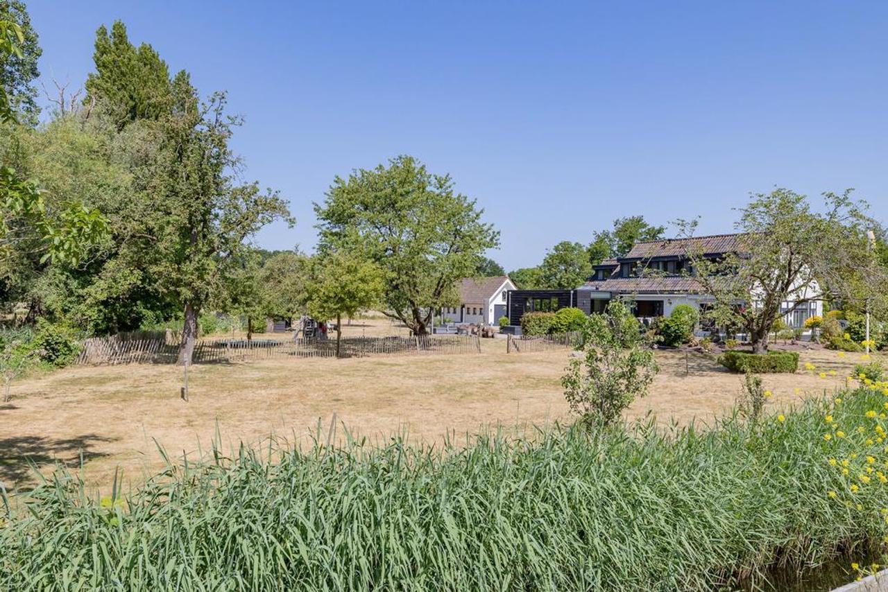 Spacious villa with large garden in Muiderberg - Image 71