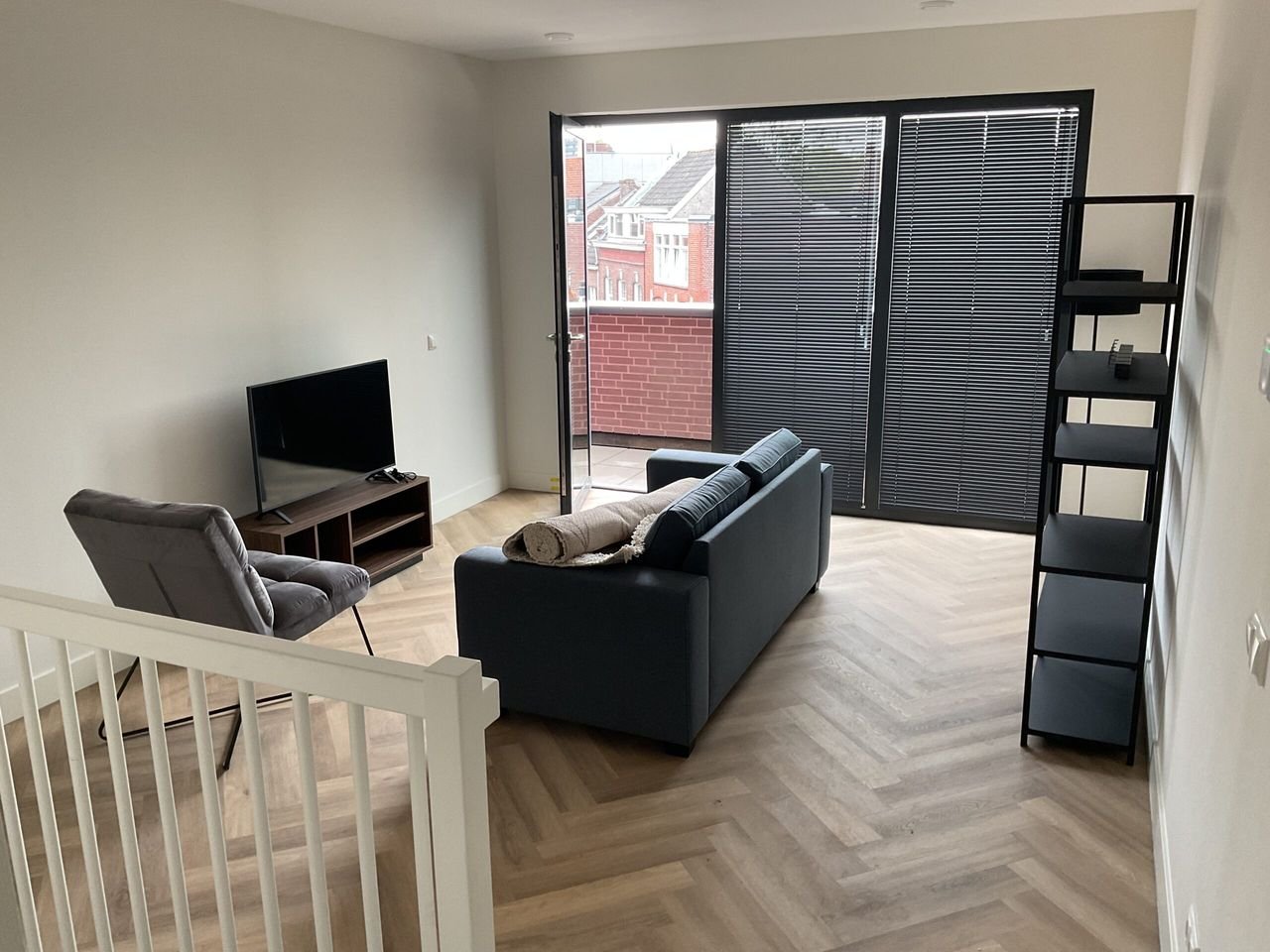 Fully furnished apartment with garden - Image 2