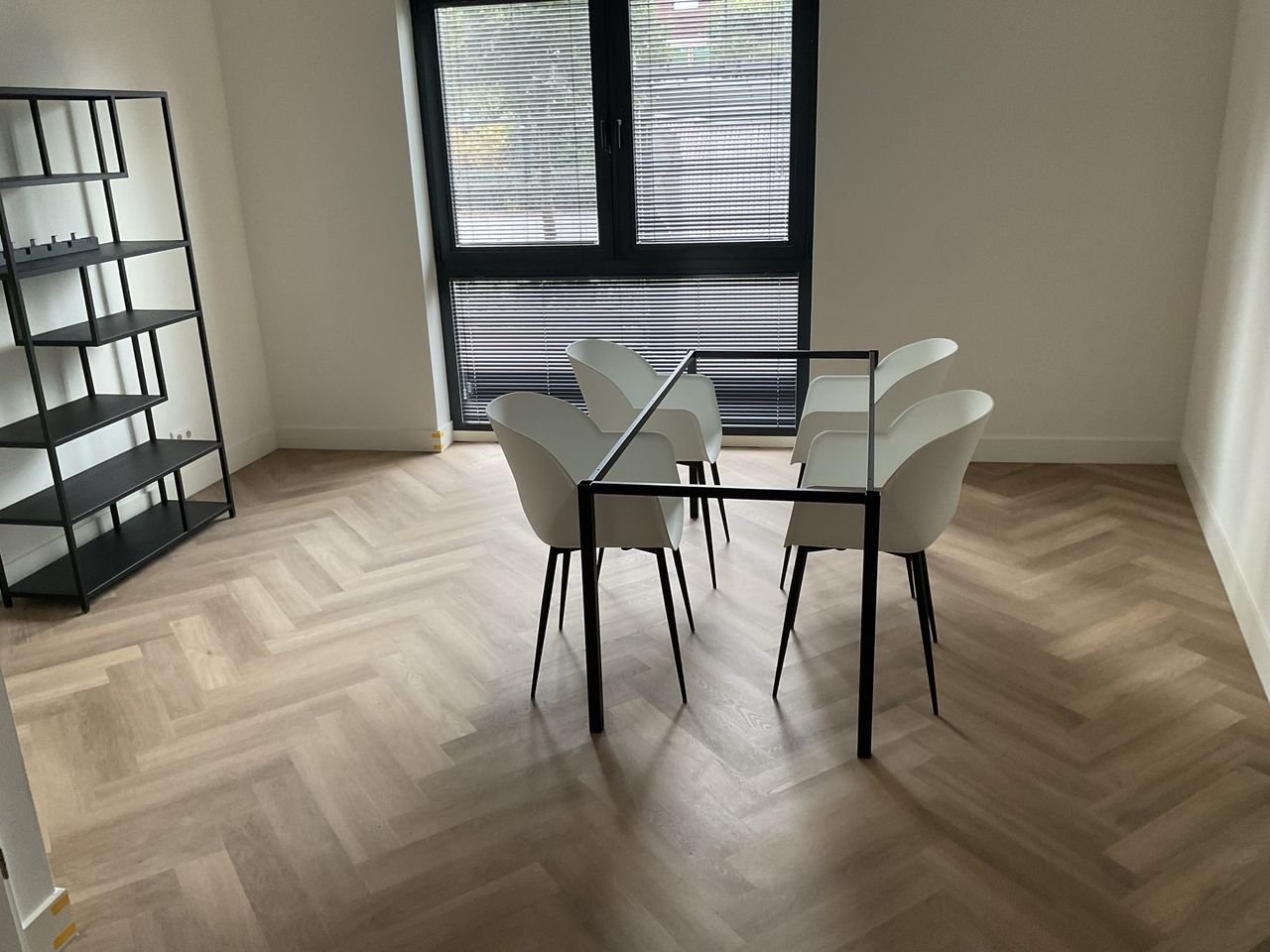 Fully furnished apartment with garden - Image 3