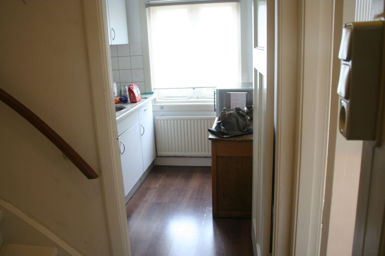 Upper-floor apartment with 3 balconies in Leiden - Image 10