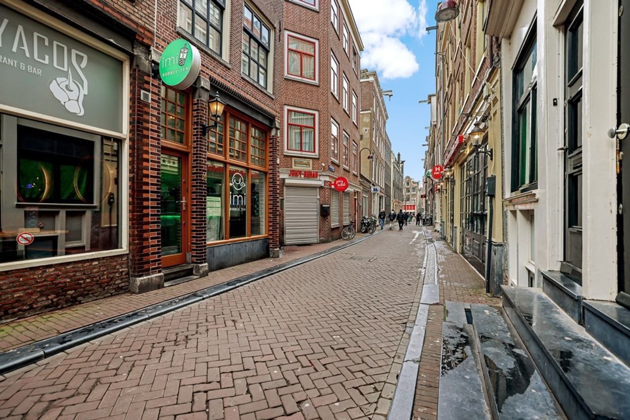 Gerenoveerde studio: Zicht op de Waag - Afbeelding 1