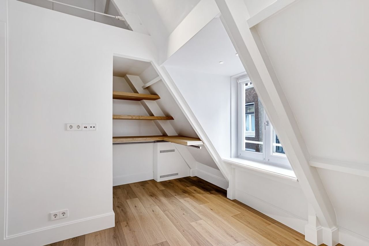 Gerenoveerde studio: Zicht op de Waag - Afbeelding 15