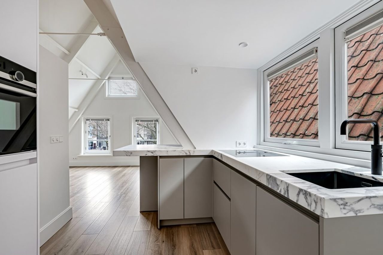 Gerenoveerde studio: Zicht op de Waag - Afbeelding 4