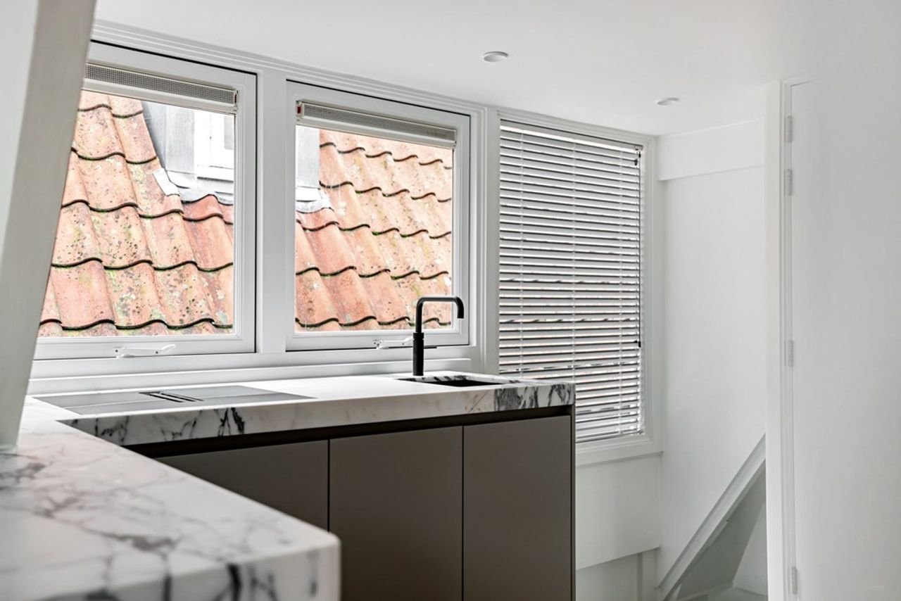 Gerenoveerde studio: Zicht op de Waag - Afbeelding 12