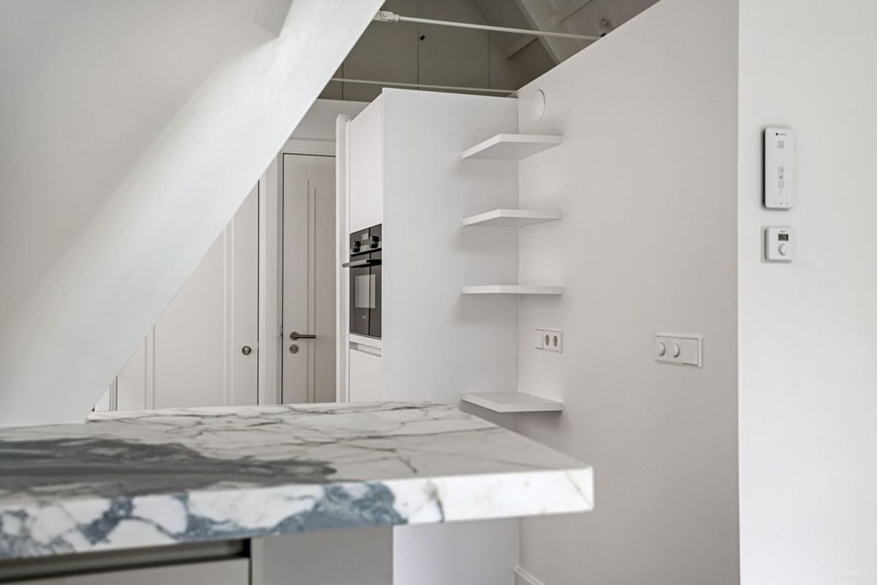 Gerenoveerde studio: Zicht op de Waag - Afbeelding 11