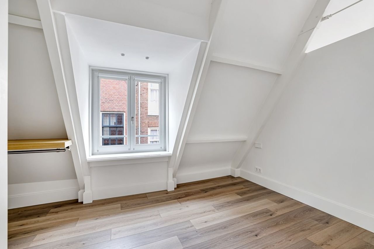 Gerenoveerde studio: Zicht op de Waag - Afbeelding 16