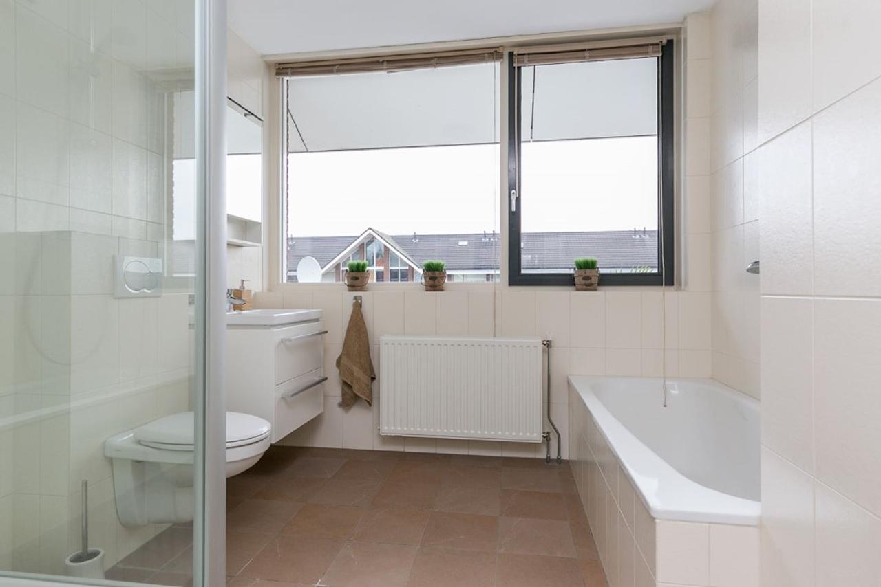 Lichte tussenwoning met 4 slaapkamers in Helmond - Afbeelding 10