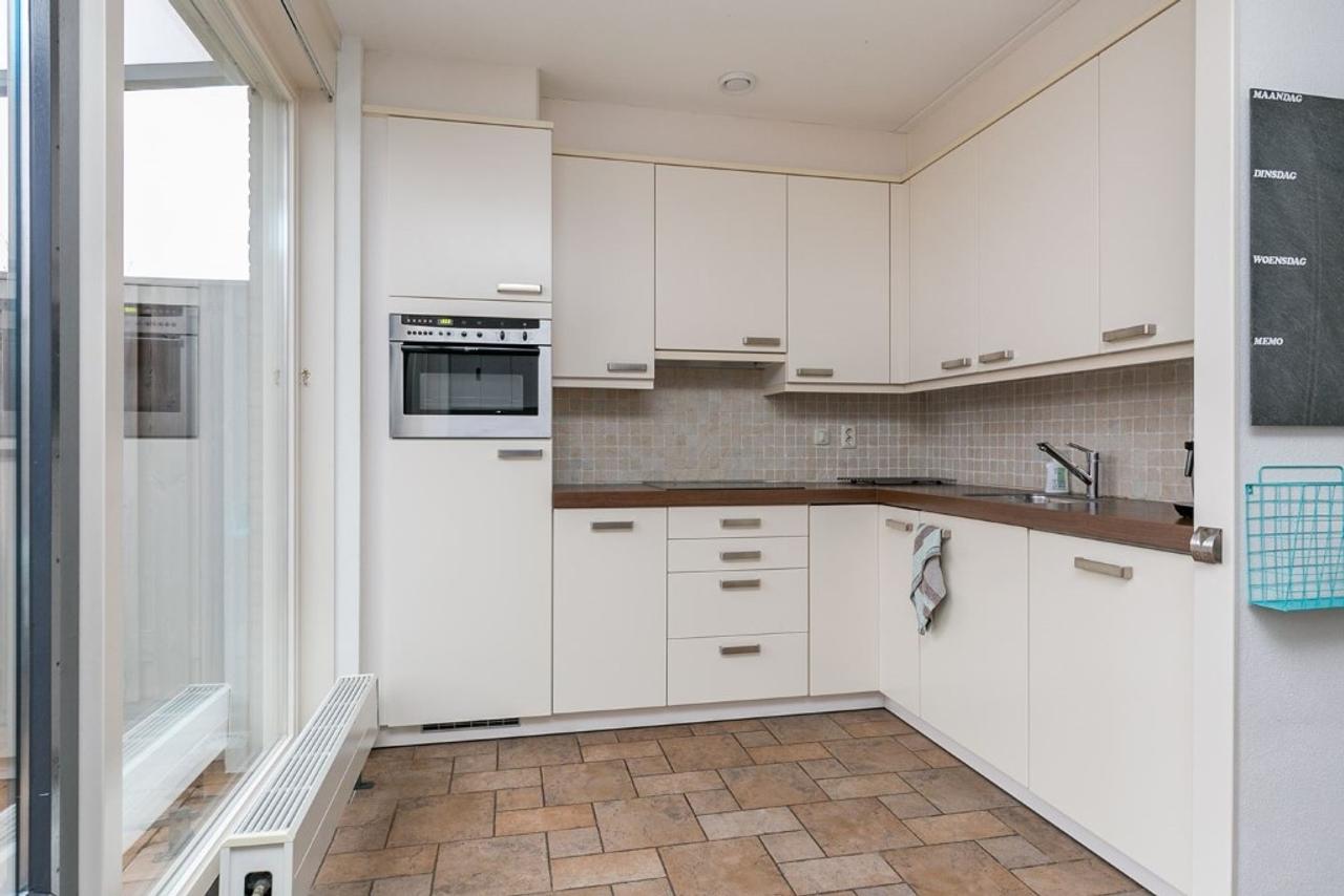 Lichte tussenwoning met 4 slaapkamers in Helmond - Afbeelding 3