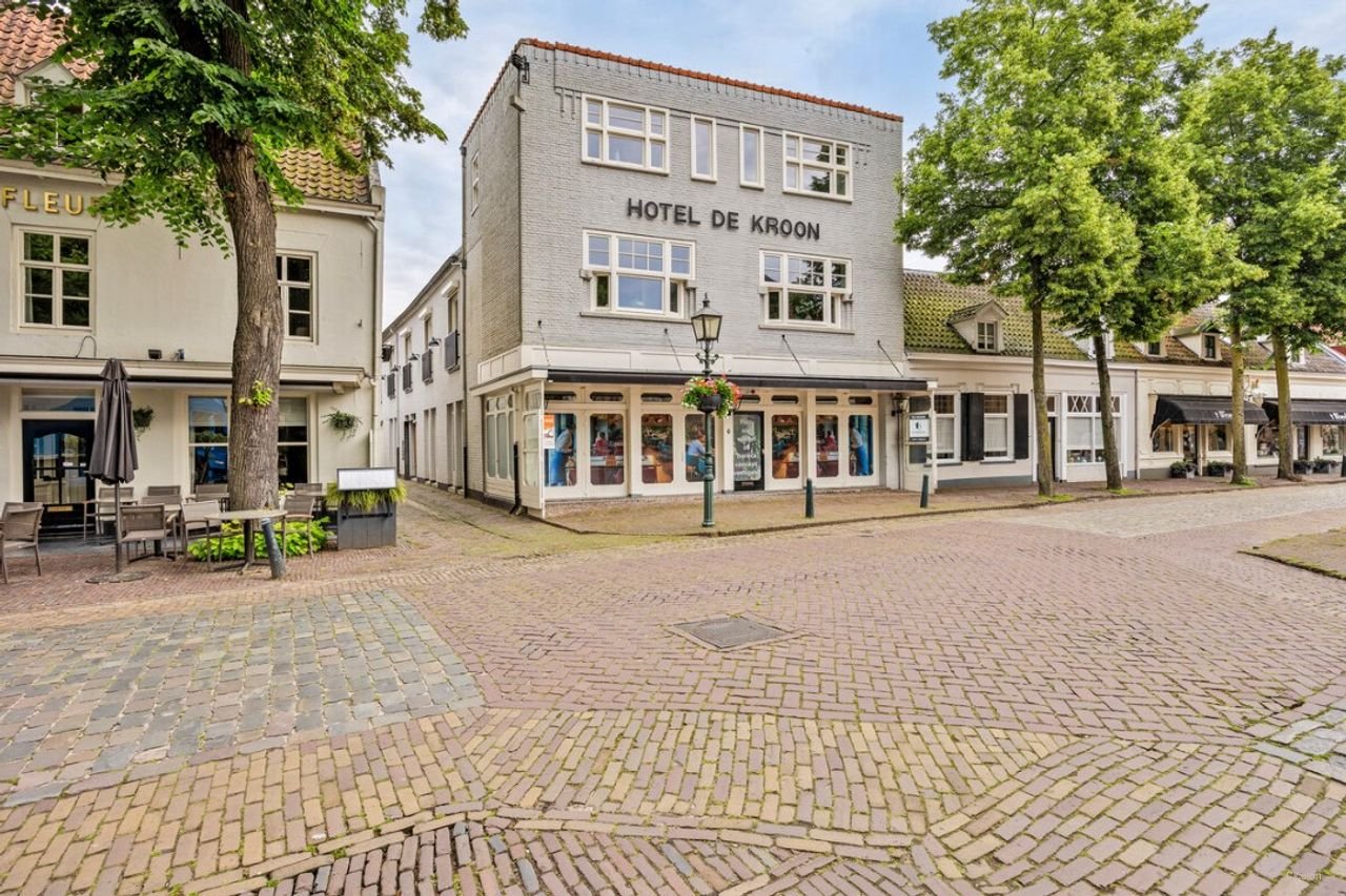 Ruim appartement in voormalig hotel De Kroon - Afbeelding 1