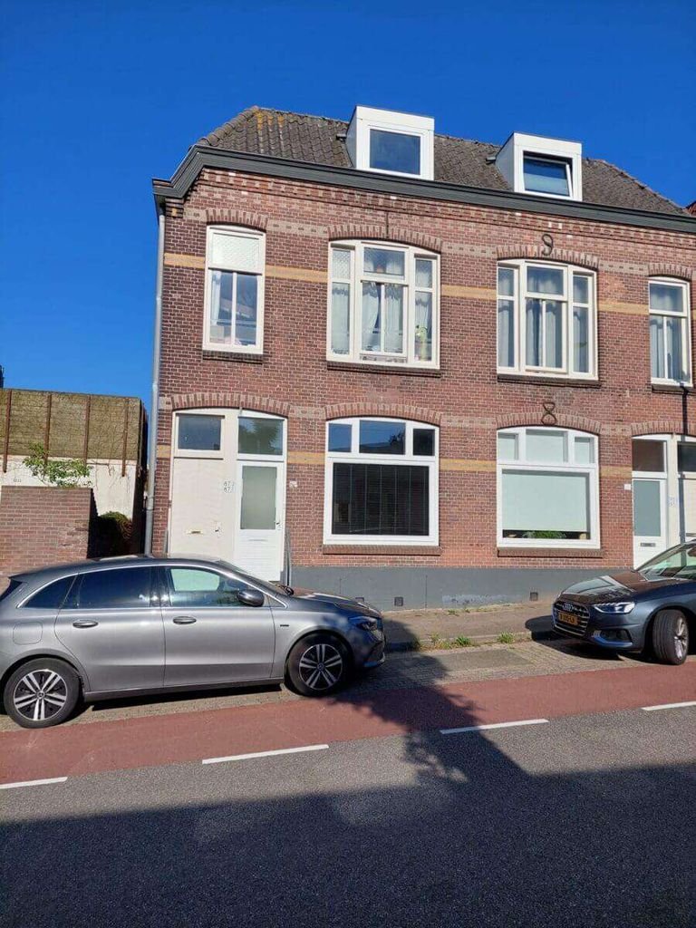 Upper Floor Apartment with Balcony in Heijenoord - Image 1