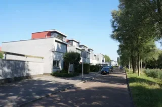 Spacious waterfront living near ISA