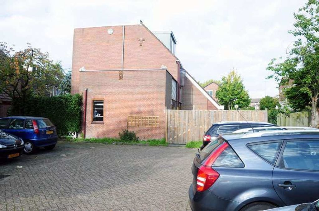 Lovely family home in the green Segwaart district - Image 1