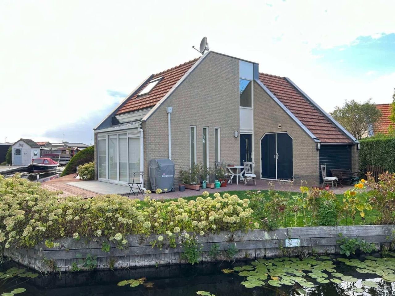 Vrijstaand wonen aan het water met eigen steiger - Afbeelding 1
