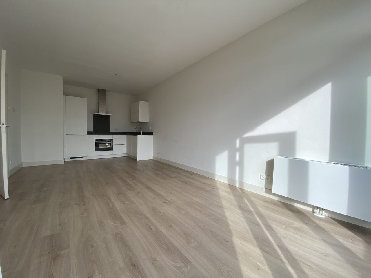 Gerenoveerd 5-kamer appartement met breed balkon - Afbeelding 5