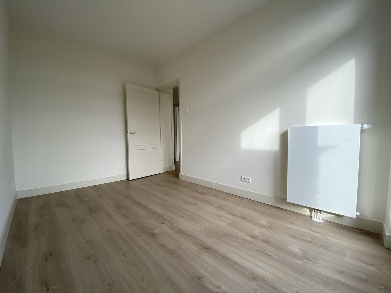Gerenoveerd 5-kamer appartement met breed balkon - Afbeelding 13
