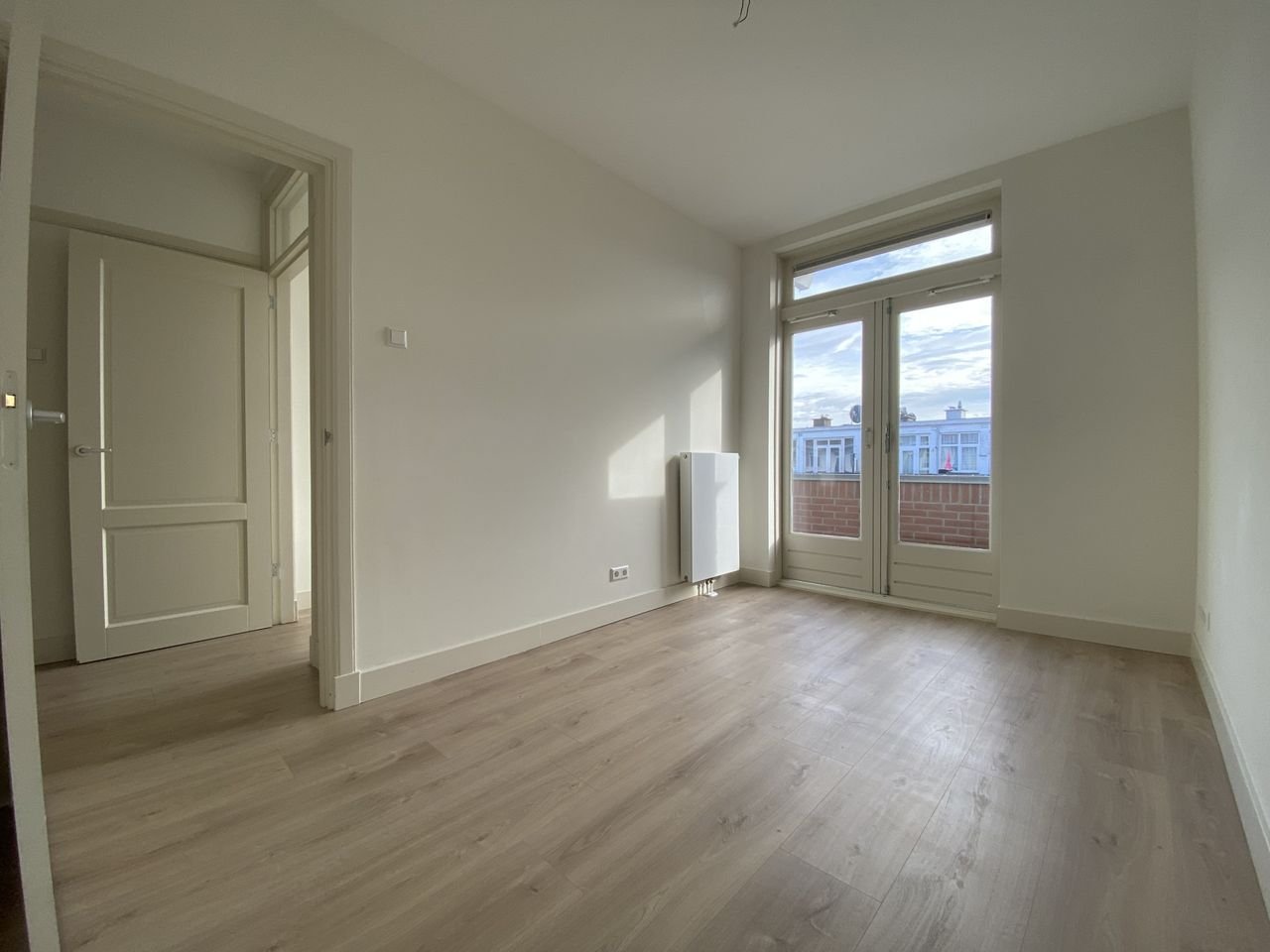 Gerenoveerd 5-kamer appartement met breed balkon - Afbeelding 14