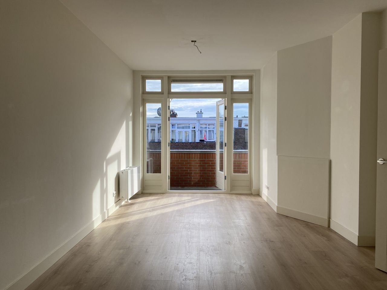 Gerenoveerd 5-kamer appartement met breed balkon - Afbeelding 6