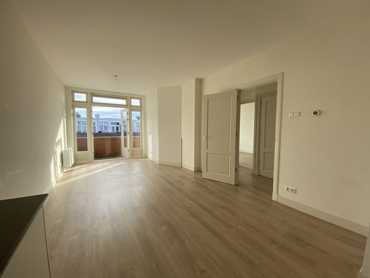 Gerenoveerd 5-kamer appartement met breed balkon - Afbeelding 7