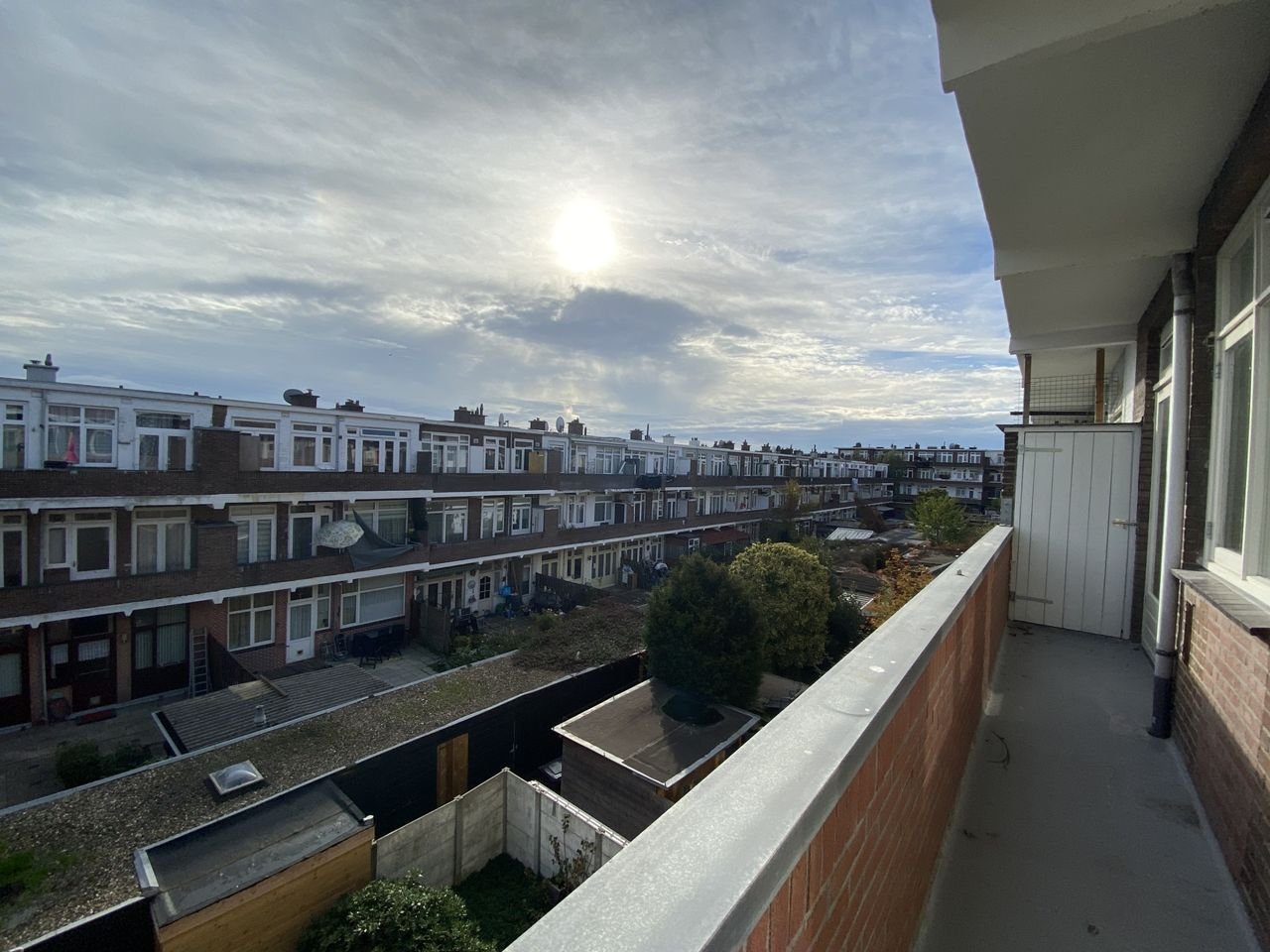 Gerenoveerd 5-kamer appartement met breed balkon - Afbeelding 1