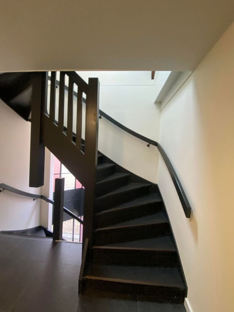 Apartment with roof terrace and solar panels - Image 1