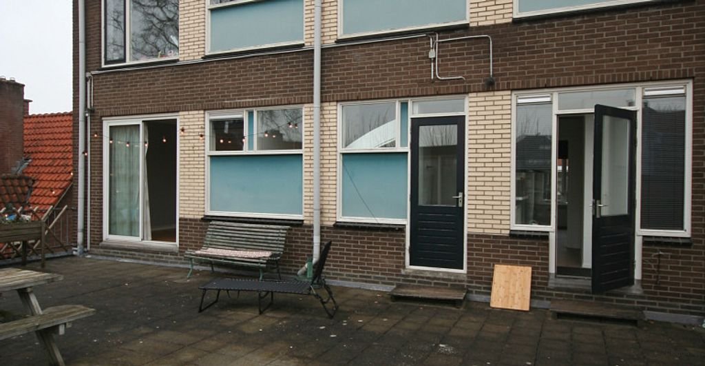 Spacious apartment with roof terrace on the Voorstraat - Image 1