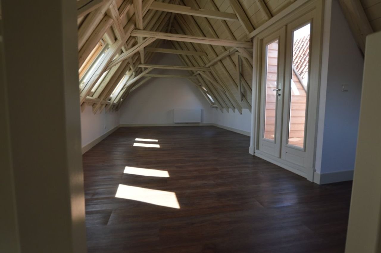 Spacious historic building on Aplein - Image 13