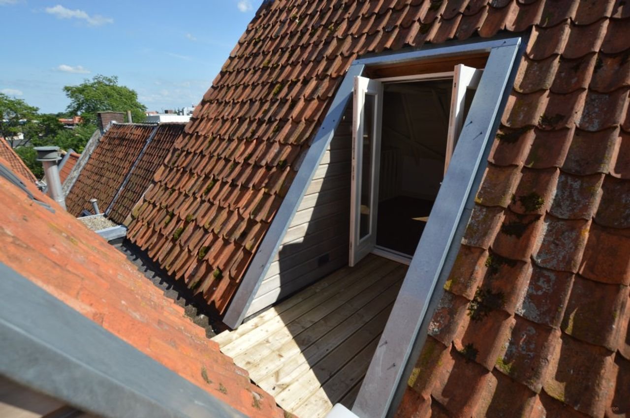 Spacious historic building on Aplein - Image 14