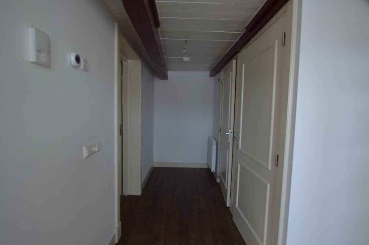 Spacious historic building on Aplein - Image 7