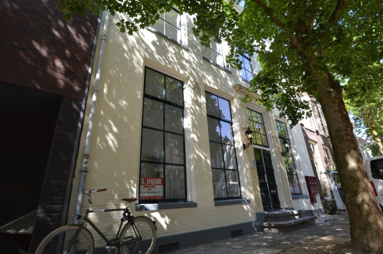 Spacious historic building on Aplein - Image 1