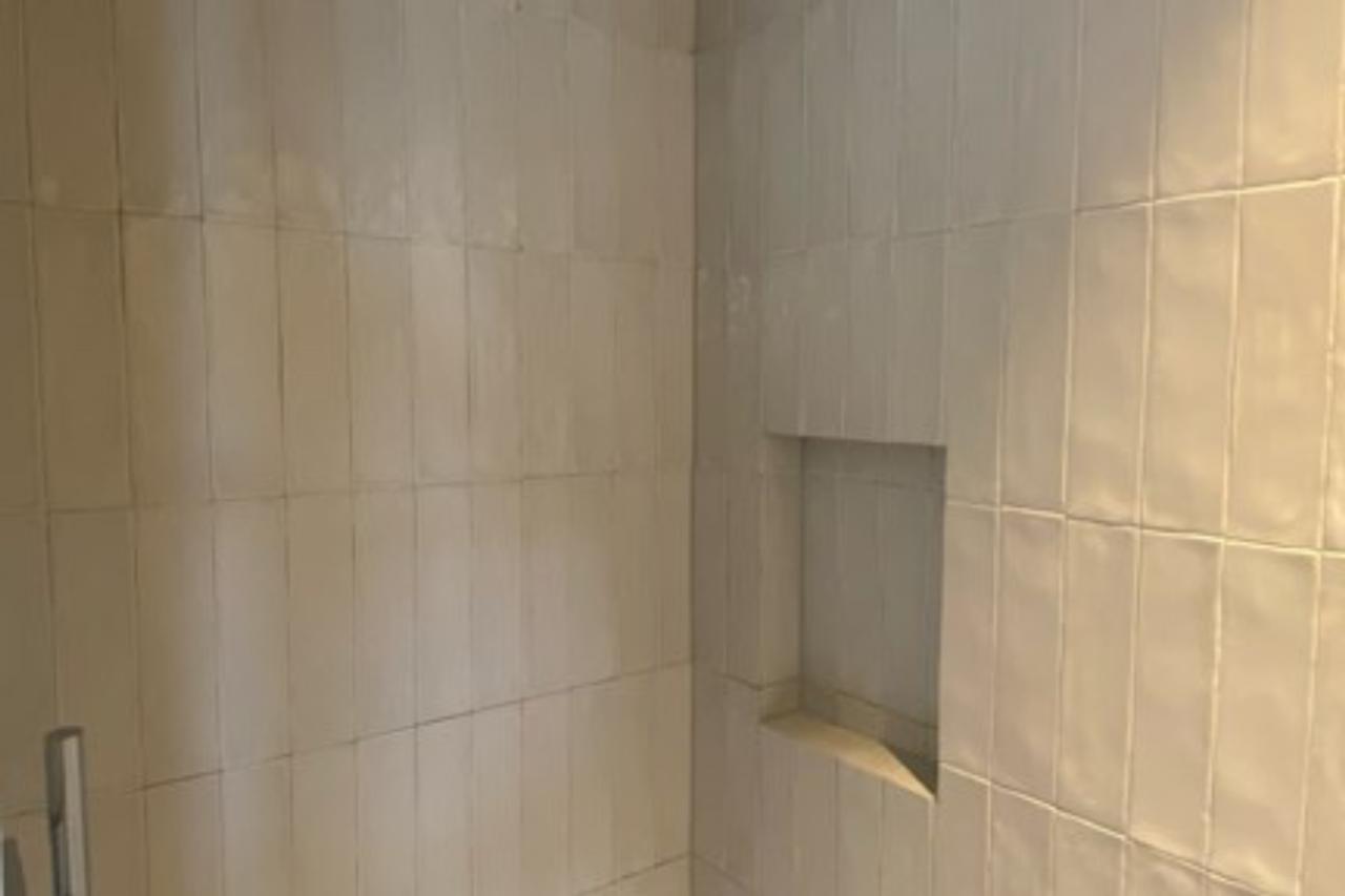 Gemeubileerd 2-kamerappartement met balkon - Afbeelding 1
