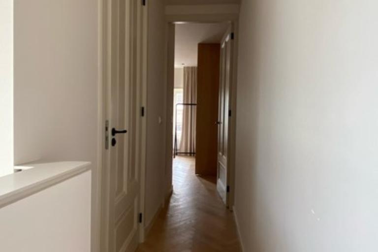 Gemeubileerd 2-kamerappartement met balkon - Afbeelding 7