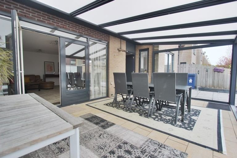 Ruime gezinswoning met serre in Almere - Afbeelding 5