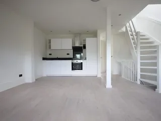 Dubbel bovenhuis met balkon bij de Haagse Markt