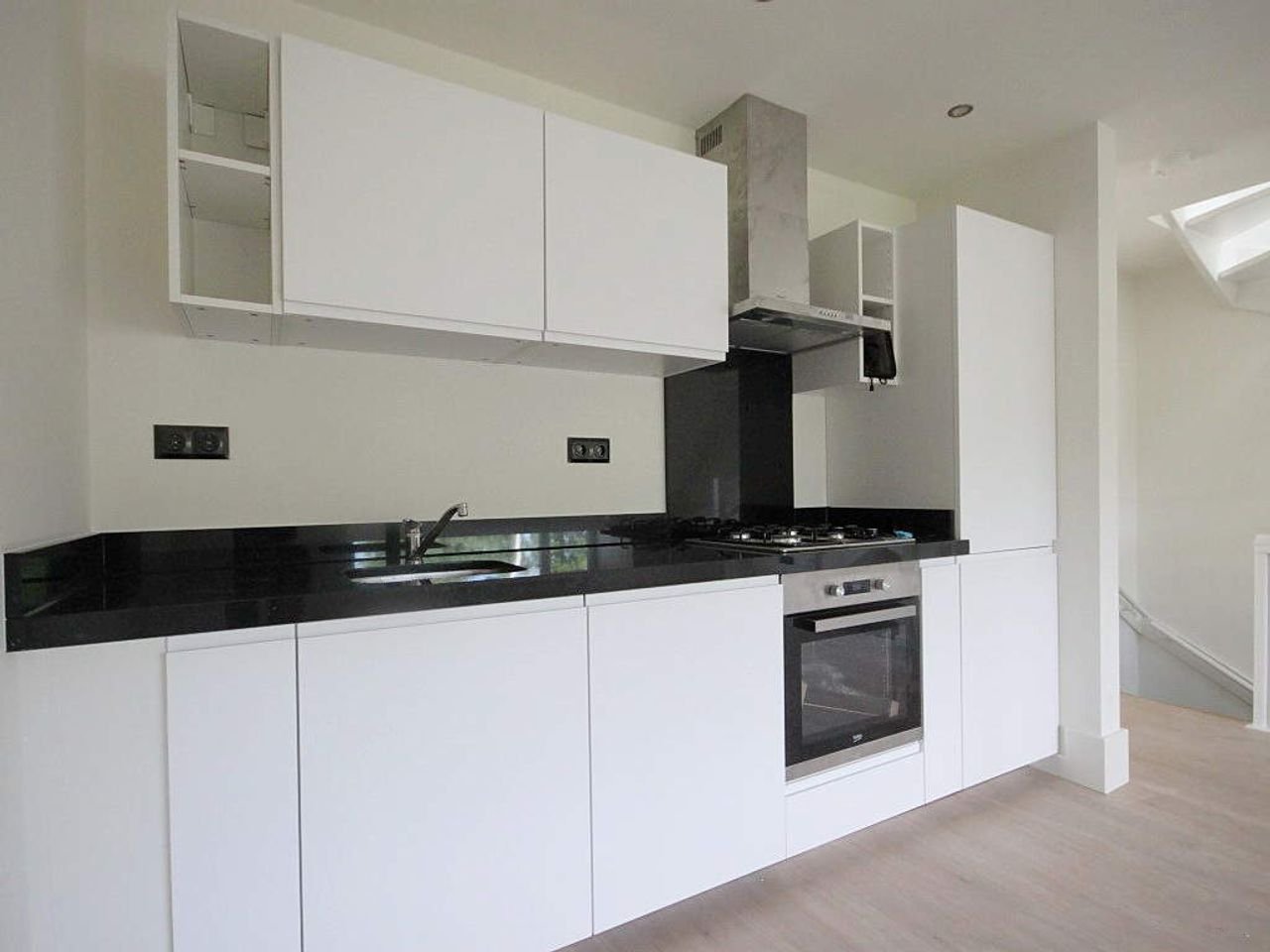 Dubbel bovenhuis met balkon bij de Haagse Markt - Afbeelding 2