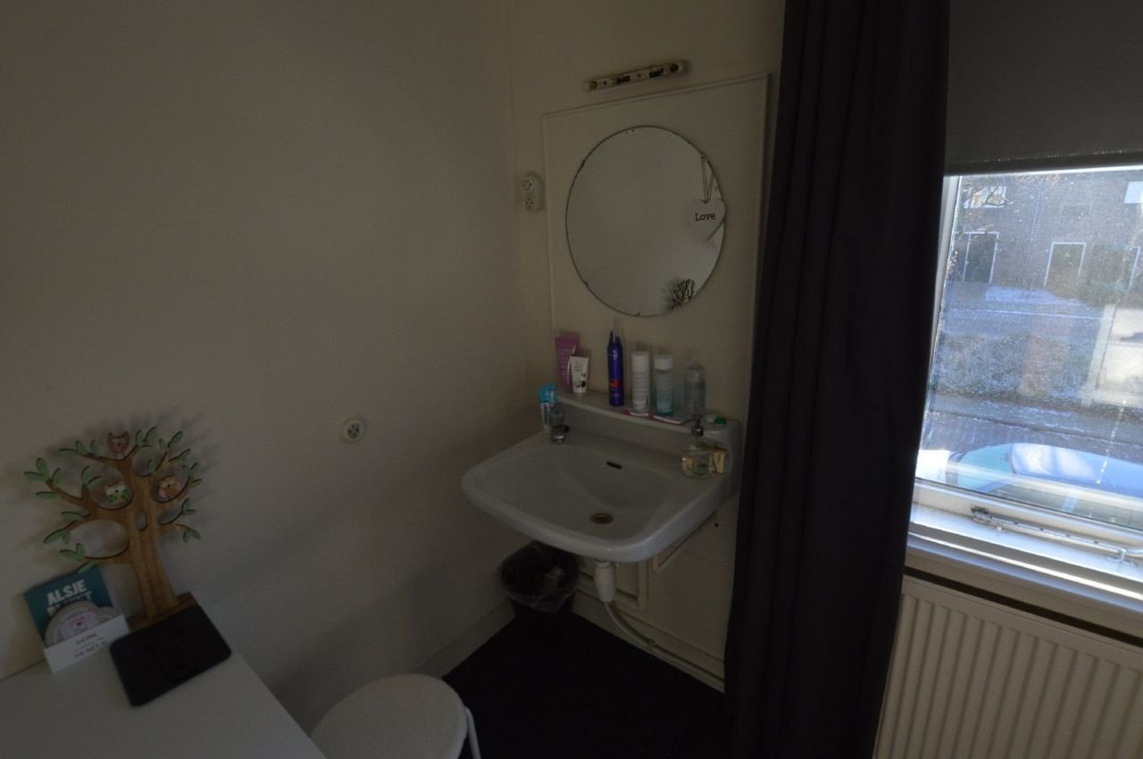 12 m² room in women's house Pierik - Image 4