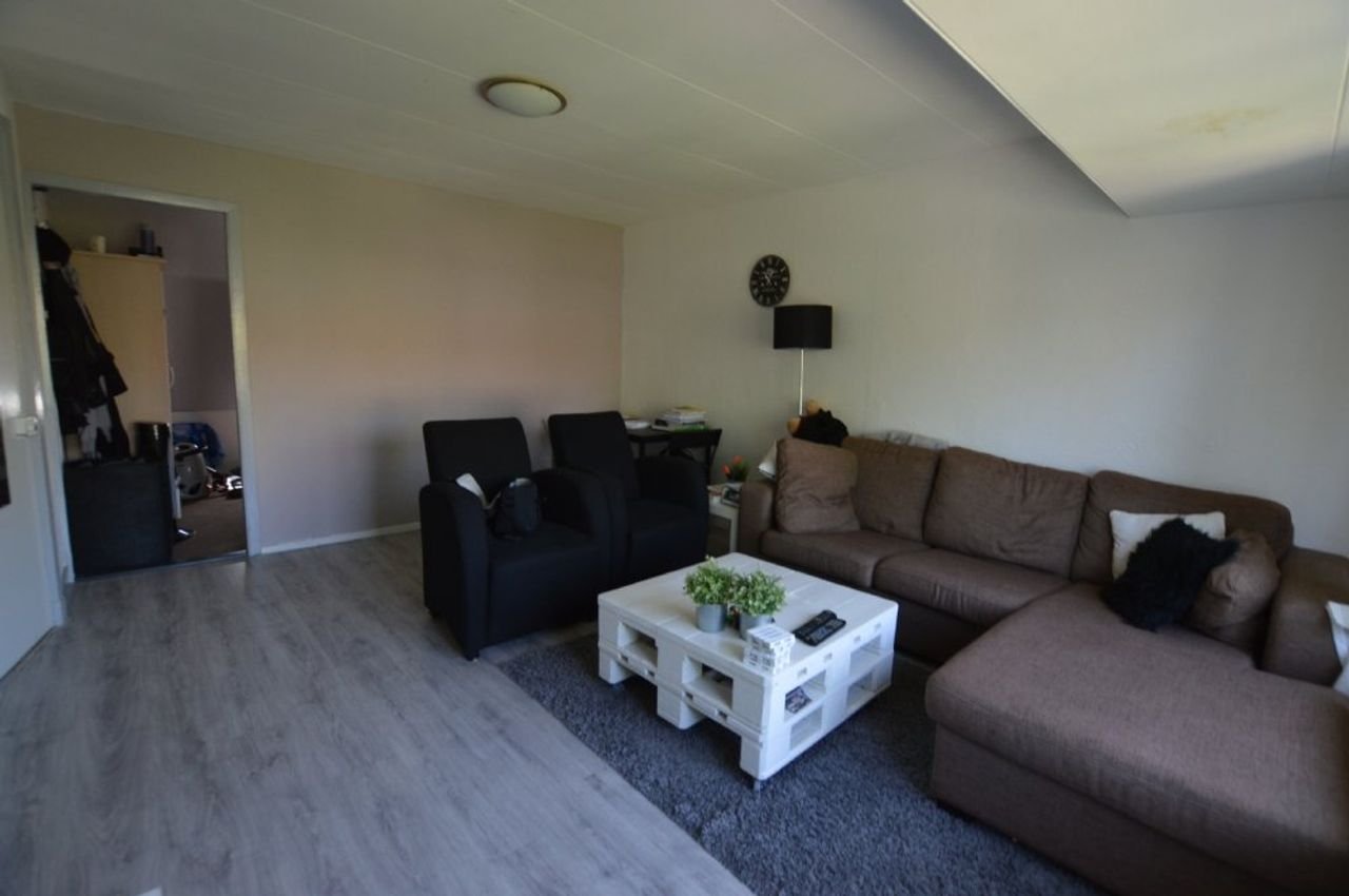 Ruime studio met balkon in Veerallee - Afbeelding 6