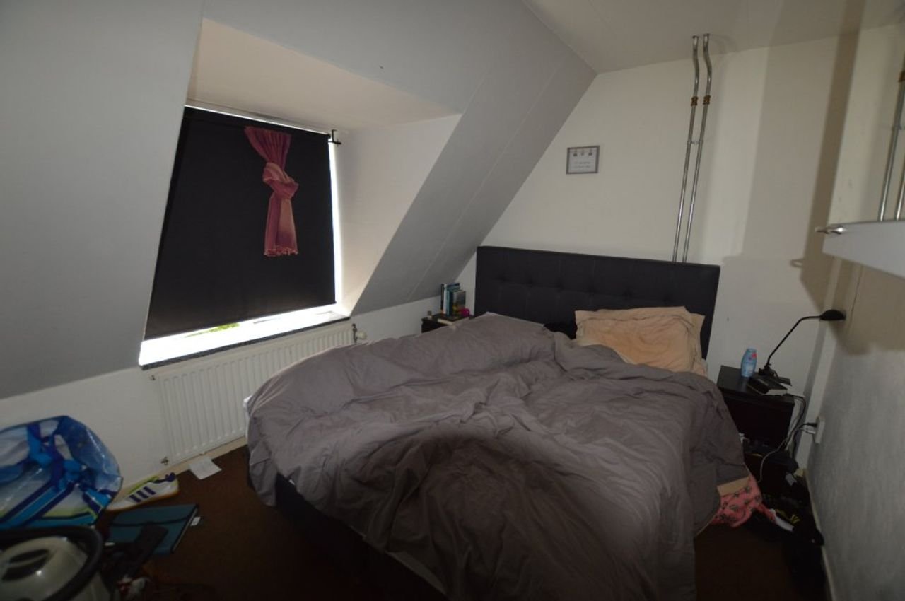 Ruime studio met balkon in Veerallee - Afbeelding 1