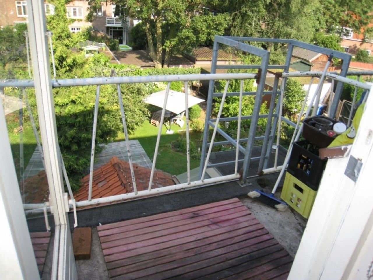 Ruime studio met balkon in Veerallee - Afbeelding 8