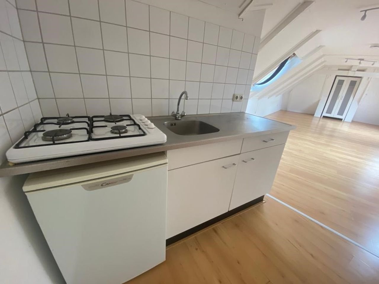 Ruime kamer (30 m²) met eigen keuken in centrum - Afbeelding 4
