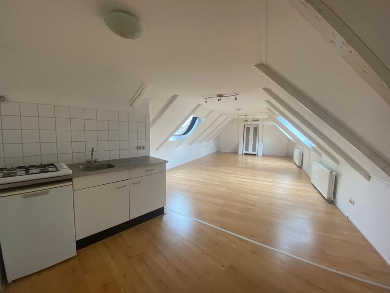 Ruime kamer (30 m²) met eigen keuken in centrum - Afbeelding 3