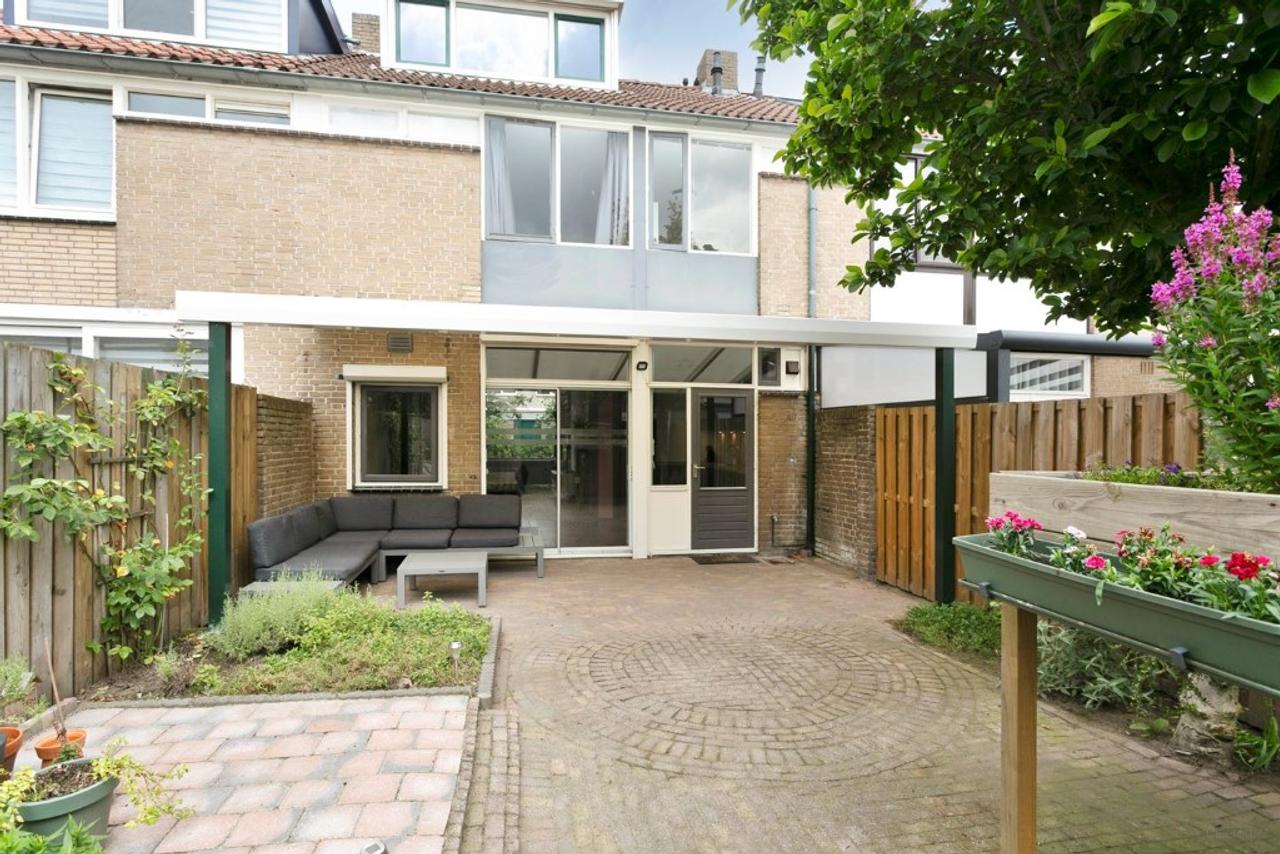 Spacious family home with garden in Prinsejagt - Image 21