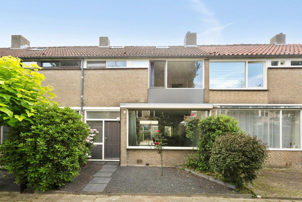 Spacious family home with garden in Prinsejagt - Image 1