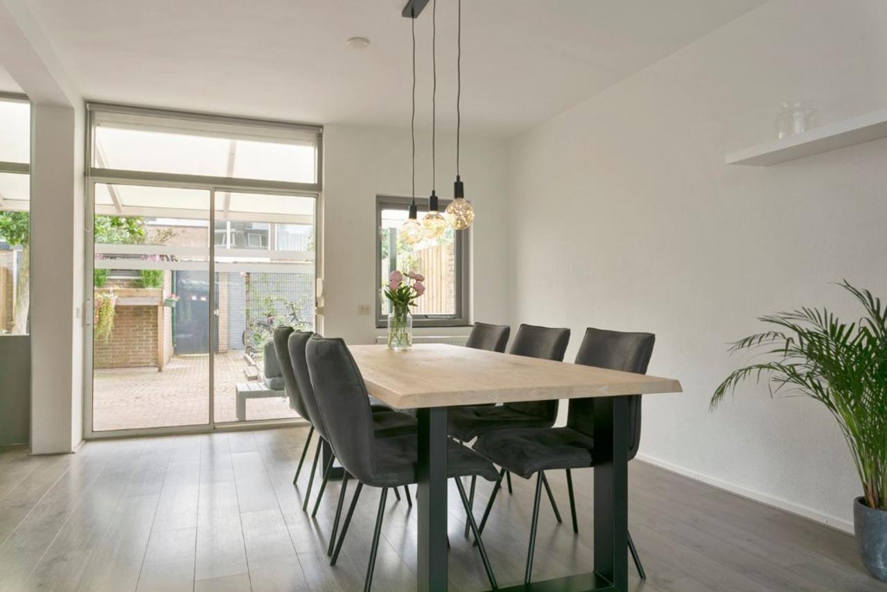 Spacious family home with garden in Prinsejagt - Image 5